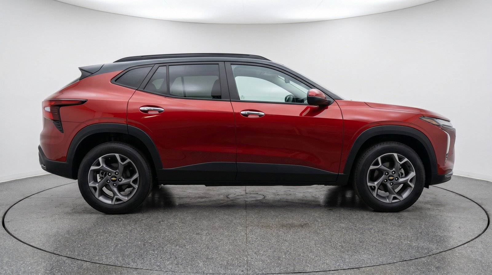 Used 2025 Chevrolet Trax LT FWD image 11