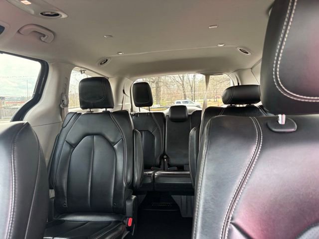 Used 2023 Chrysler Pacifica Touring-L FWD image 32