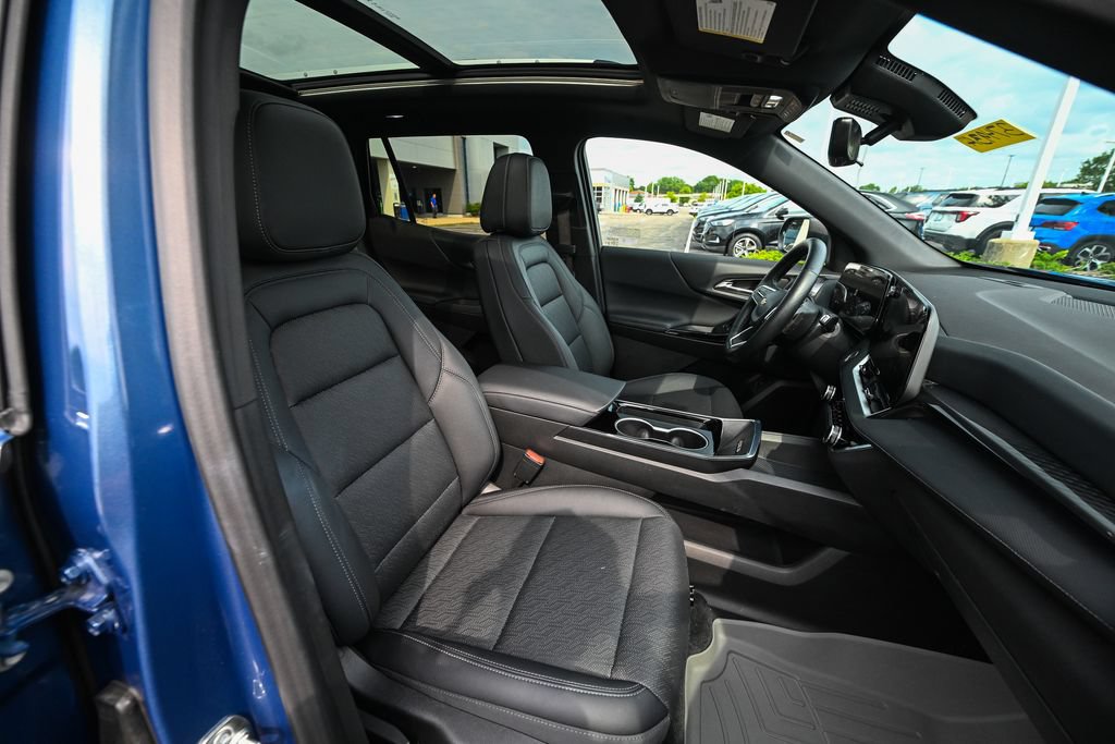 Used 2025 Chevrolet Equinox LT w/ Convenience Package II FWD image 25