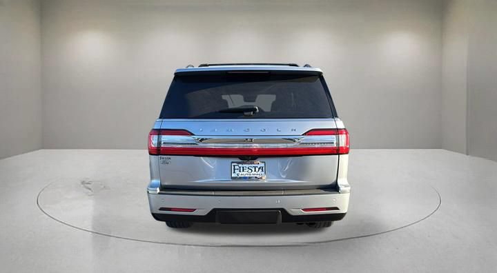 Used 2021 Lincoln Navigator L Reserve w/ Luxury Package AWD/4WD image 3