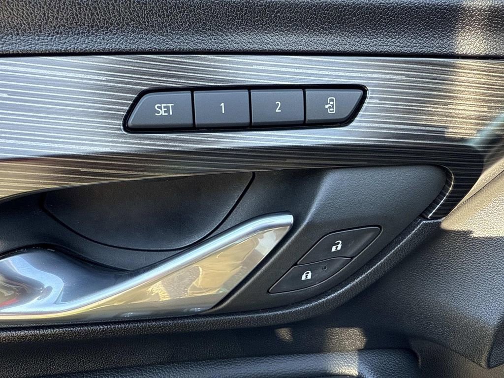 Used 2024 GMC Terrain SLT image 23