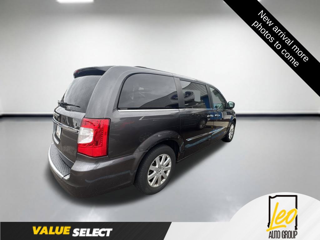 Used 2015 Chrysler Town & Country Touring w/ Driver Convenience Group FWD image 4