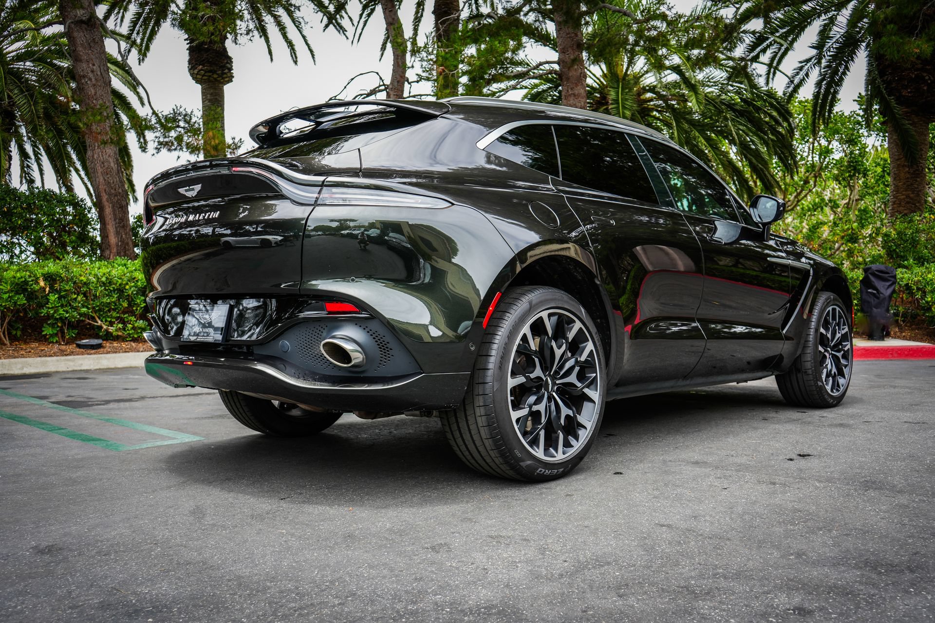 Used 2022 Aston Martin DBX AWD/4WD image 32