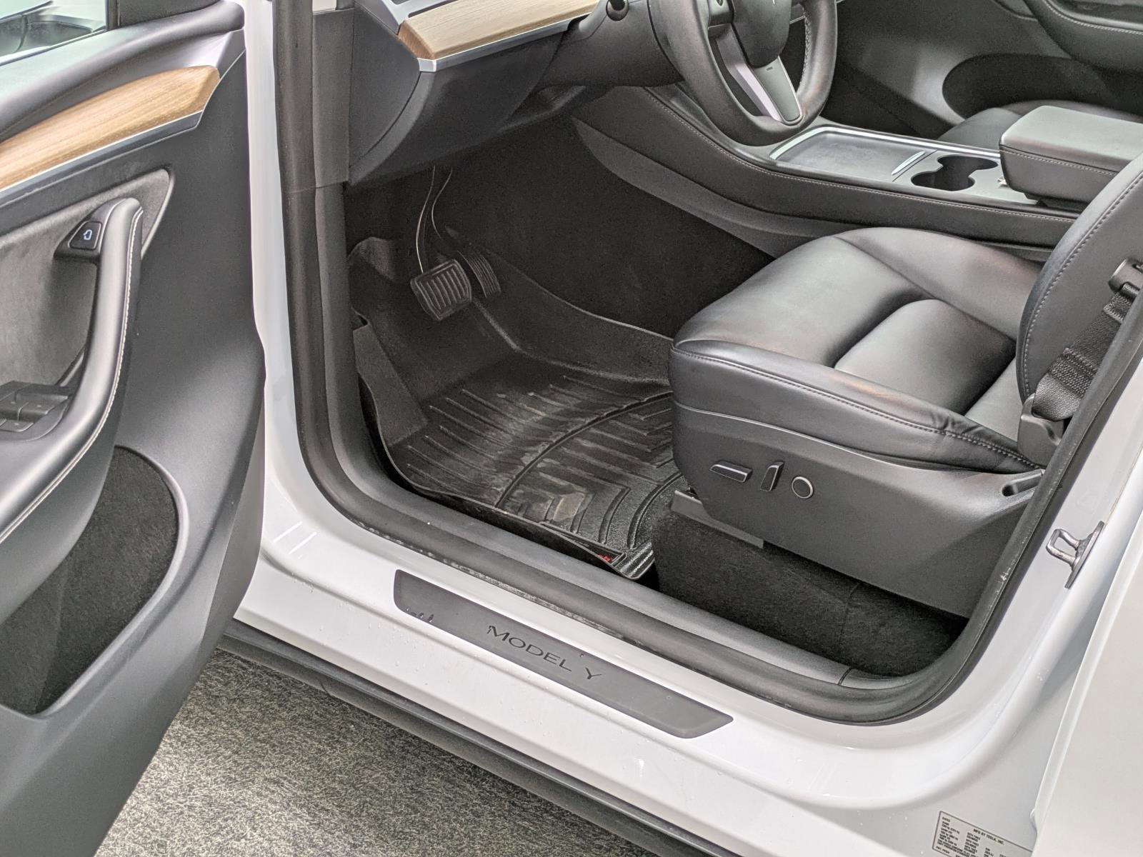 Used 2023 Tesla Model Y Long Range image 26