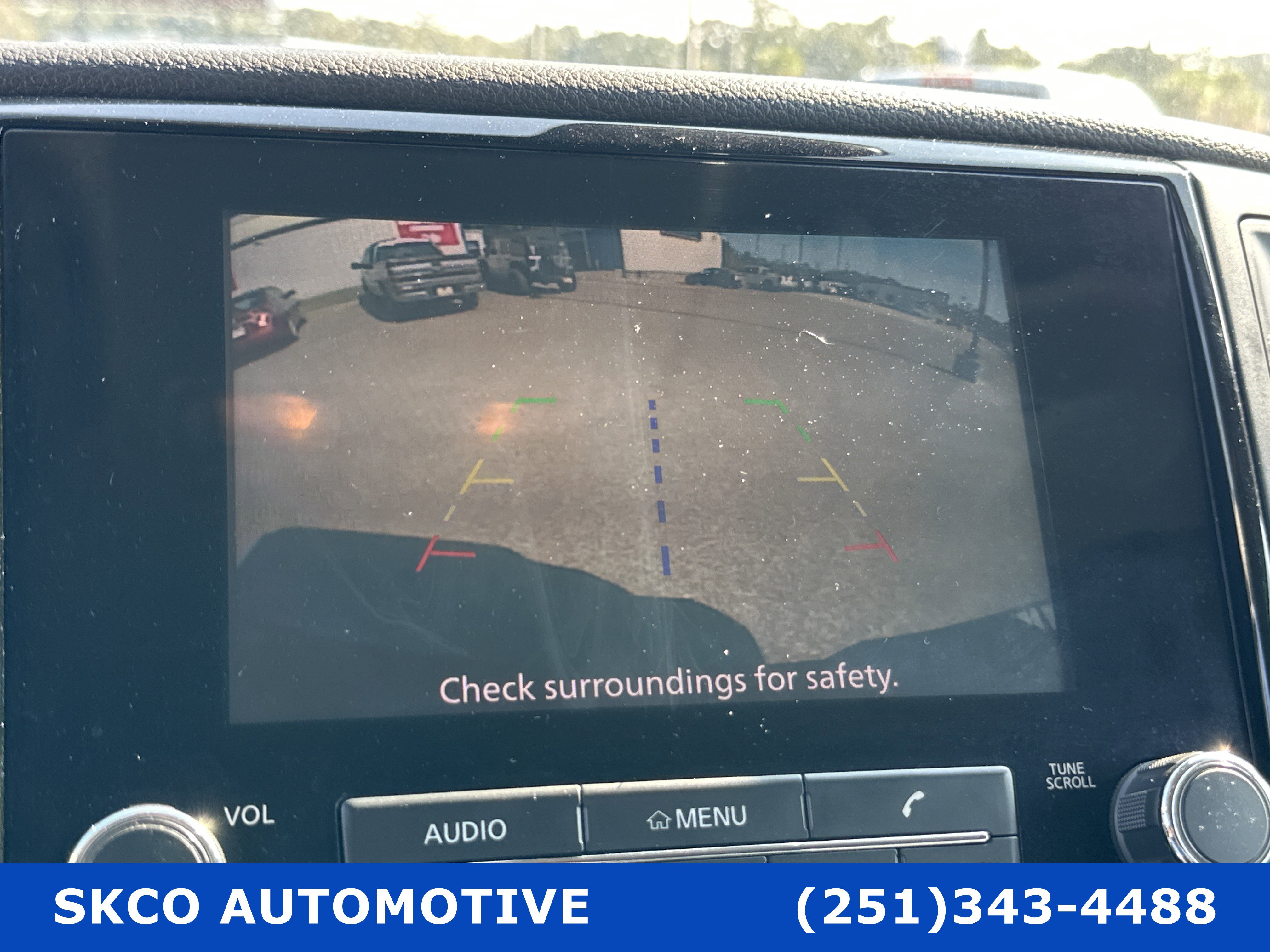 Used 2022 Nissan Titan SV image 17