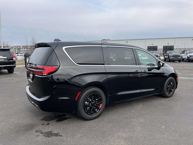 New 2025 Chrysler Pacifica Select FWD image 8