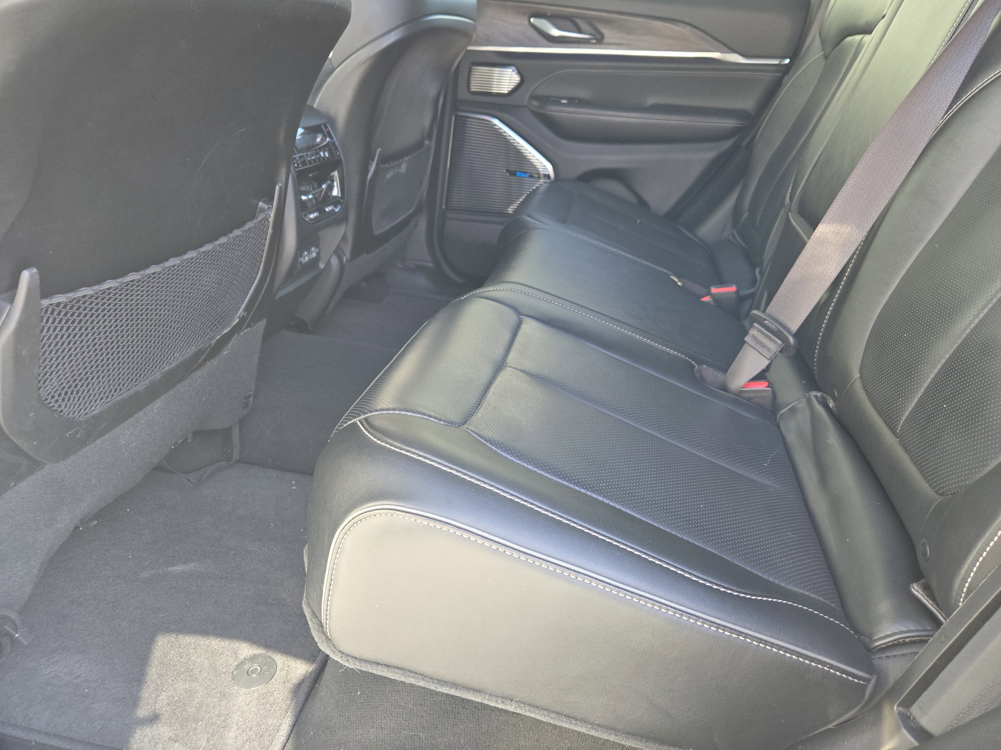 Used 2022 Jeep Grand Cherokee Overland w/ Advanced Protech Group III image 33