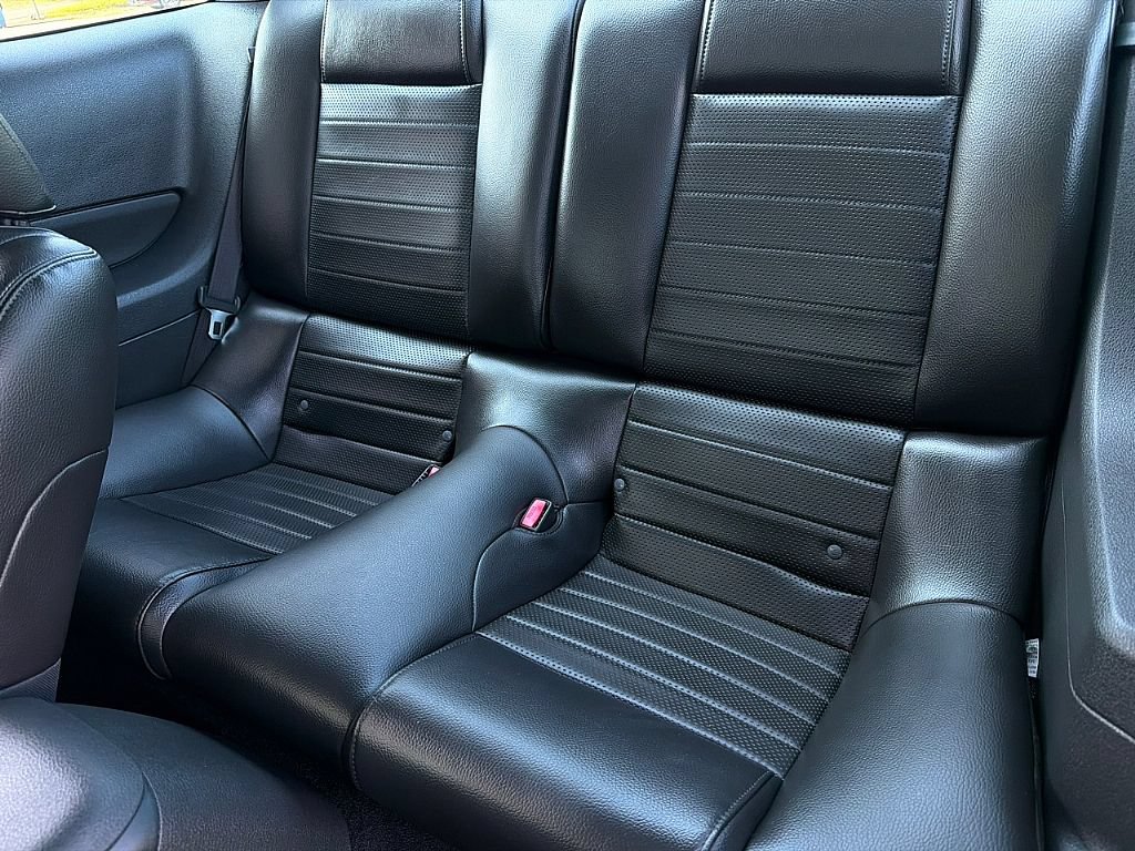 Used 2005 Ford Mustang GT RWD image 17