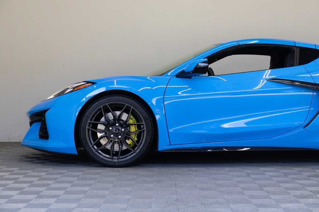 Used 2024 Chevrolet Corvette Z06 RWD image 9
