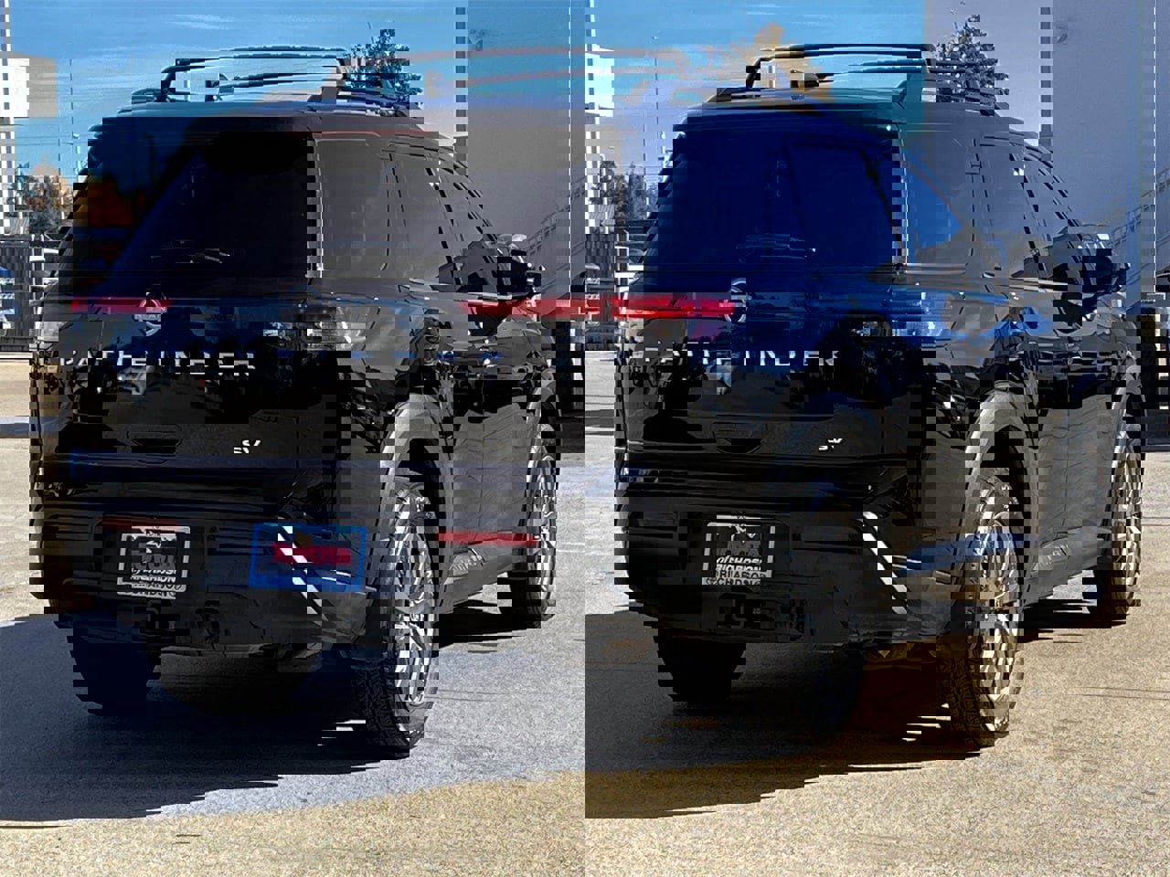 Used 2024 Nissan Pathfinder SV w/ SV Premium Package image 4