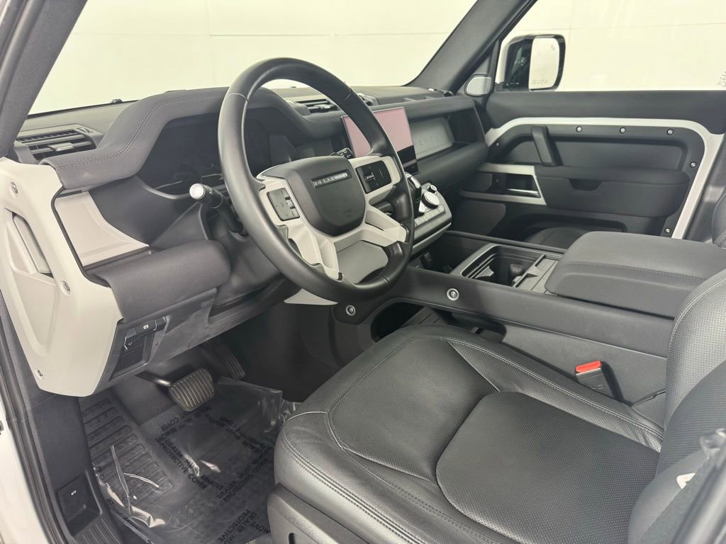 Used 2023 Land Rover Defender 130 SE image 9