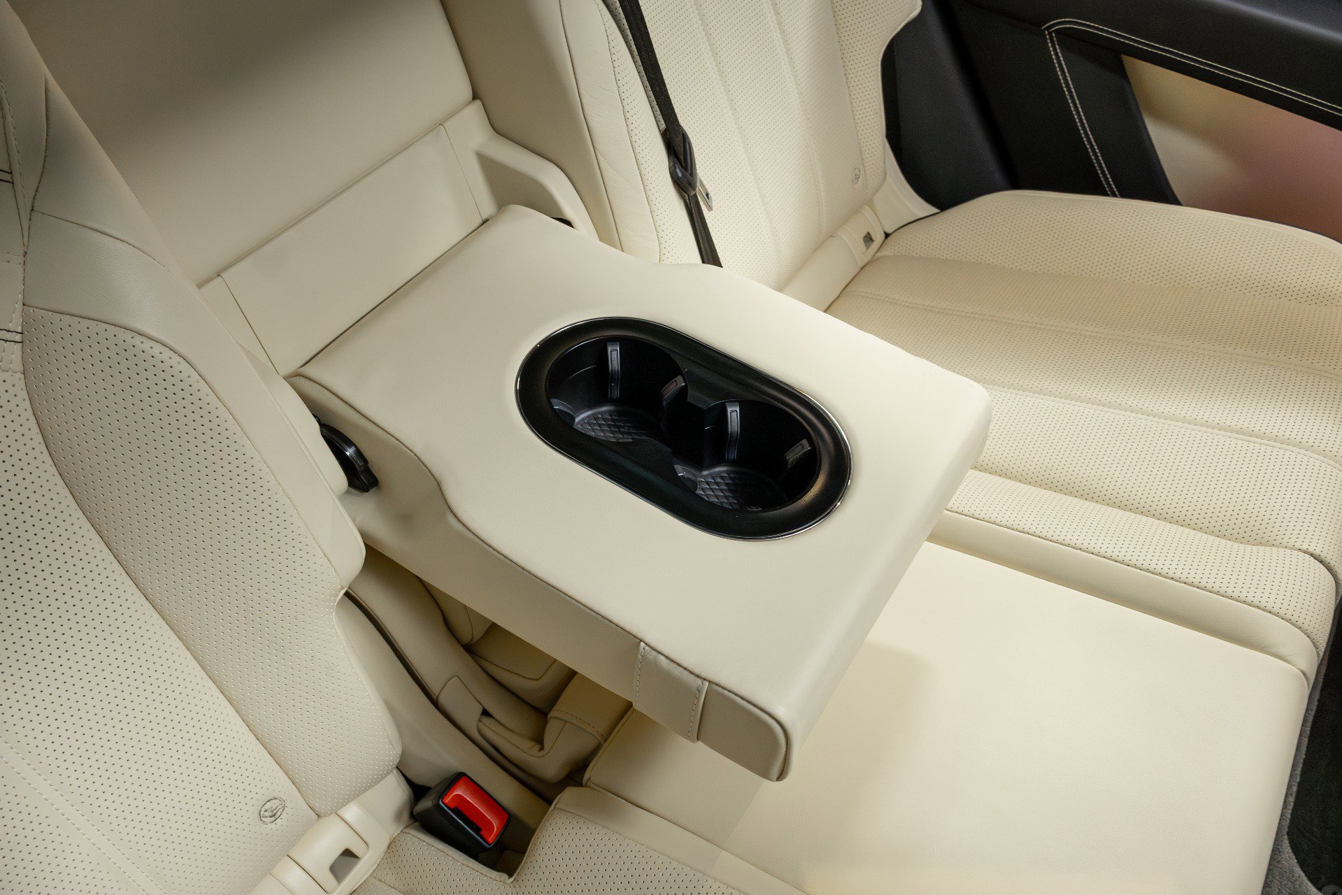 Used 2021 Bentley Bentayga w/ First Edition Specification AWD/4WD image 33
