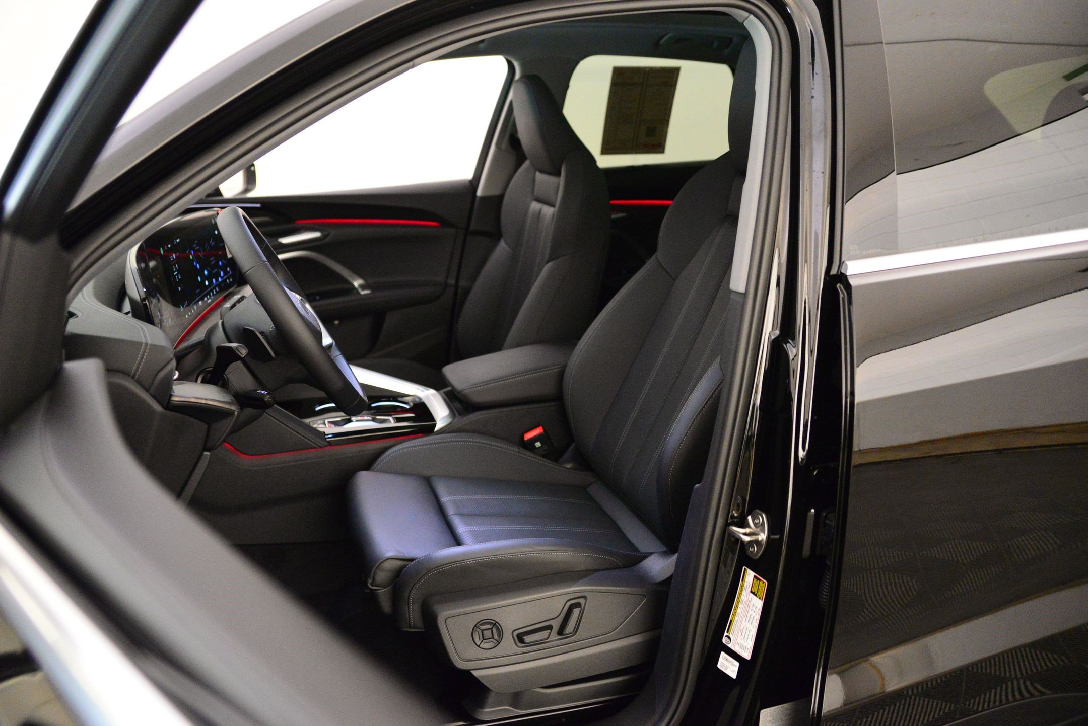 New 2025 Audi Q5 Premium w/ Premium Plus AWD/4WD image 4