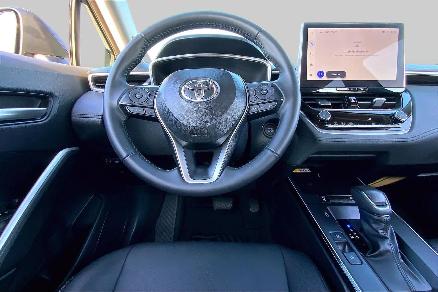 Used 2026 Toyota Corolla Cross XLE w/ Convenience Package FWD image 6