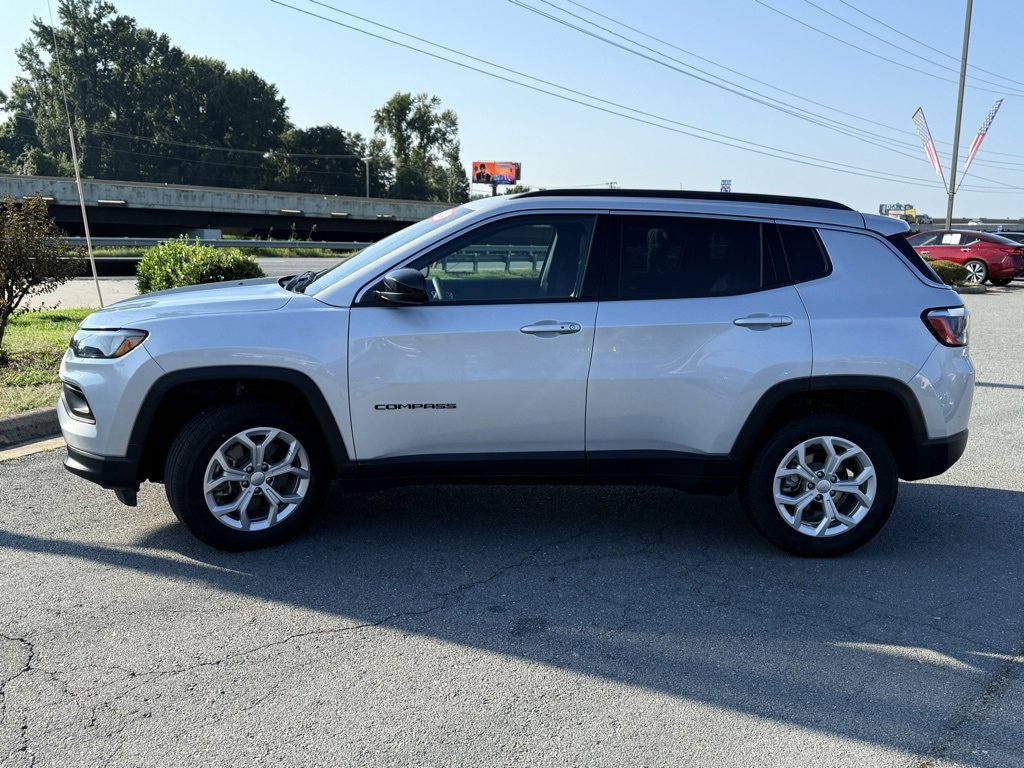 Used 2024 Jeep Compass Latitude image 4