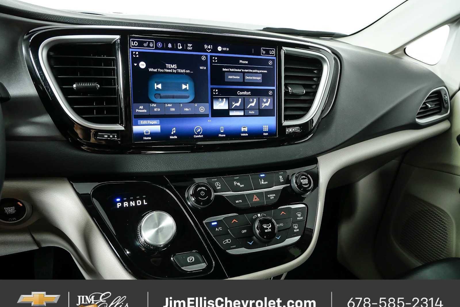 Used 2024 Chrysler Pacifica Touring-L FWD image 12