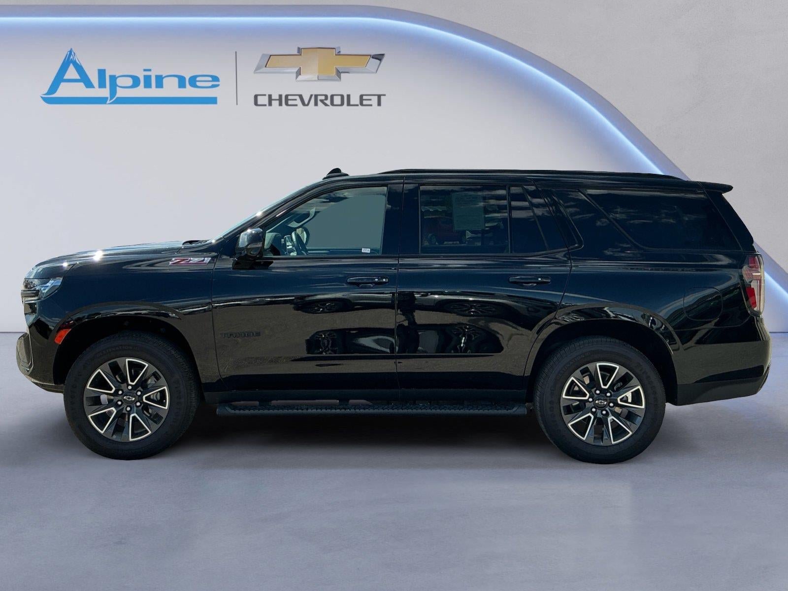 Used 2024 Chevrolet Tahoe Z71 w/ Luxury Package AWD/4WD image 2