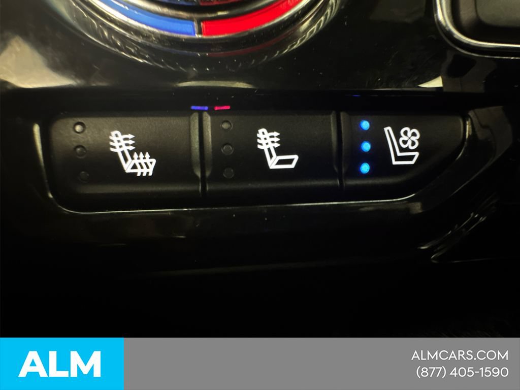 Used 2024 GMC Yukon Denali w/ LPO, Illumination Package AWD/4WD image 36