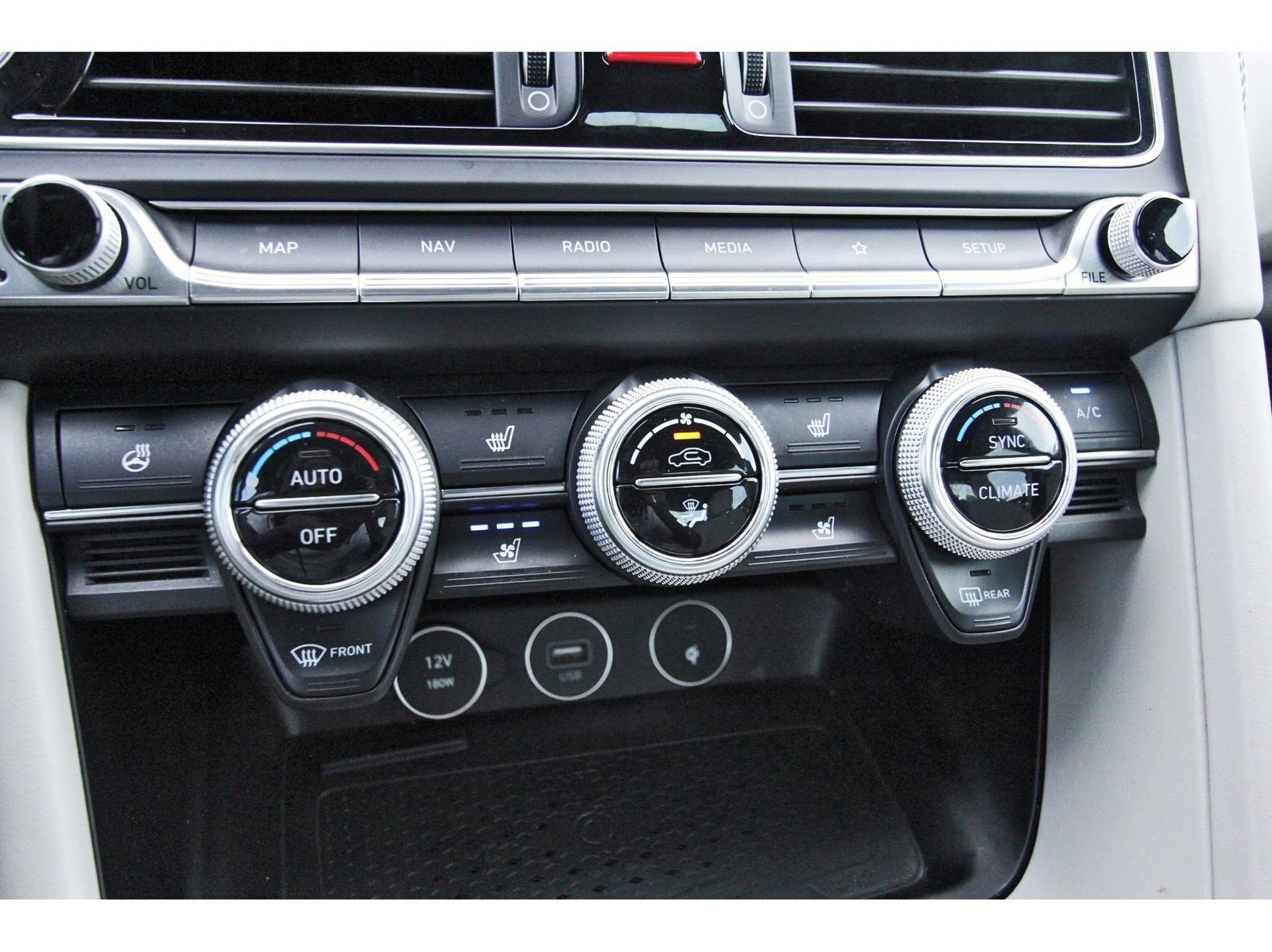 Used 2023 Genesis G70 3.3T w/ Sport Prestige Package image 27