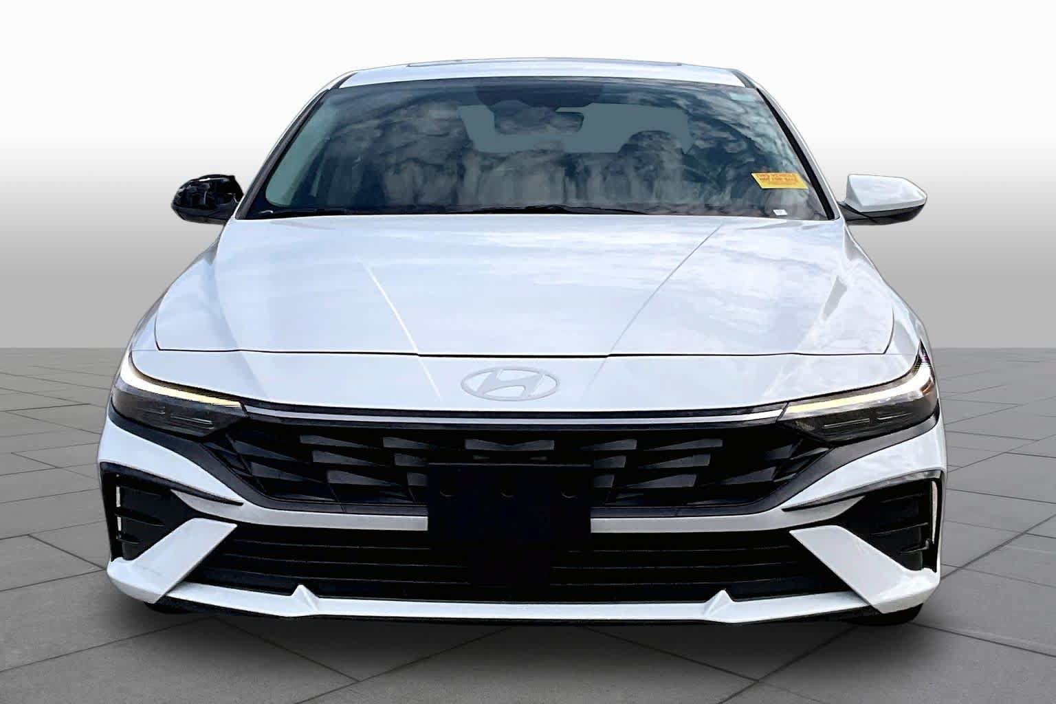 Used 2025 Hyundai Elantra SEL w/ Cargo Package FWD image 4