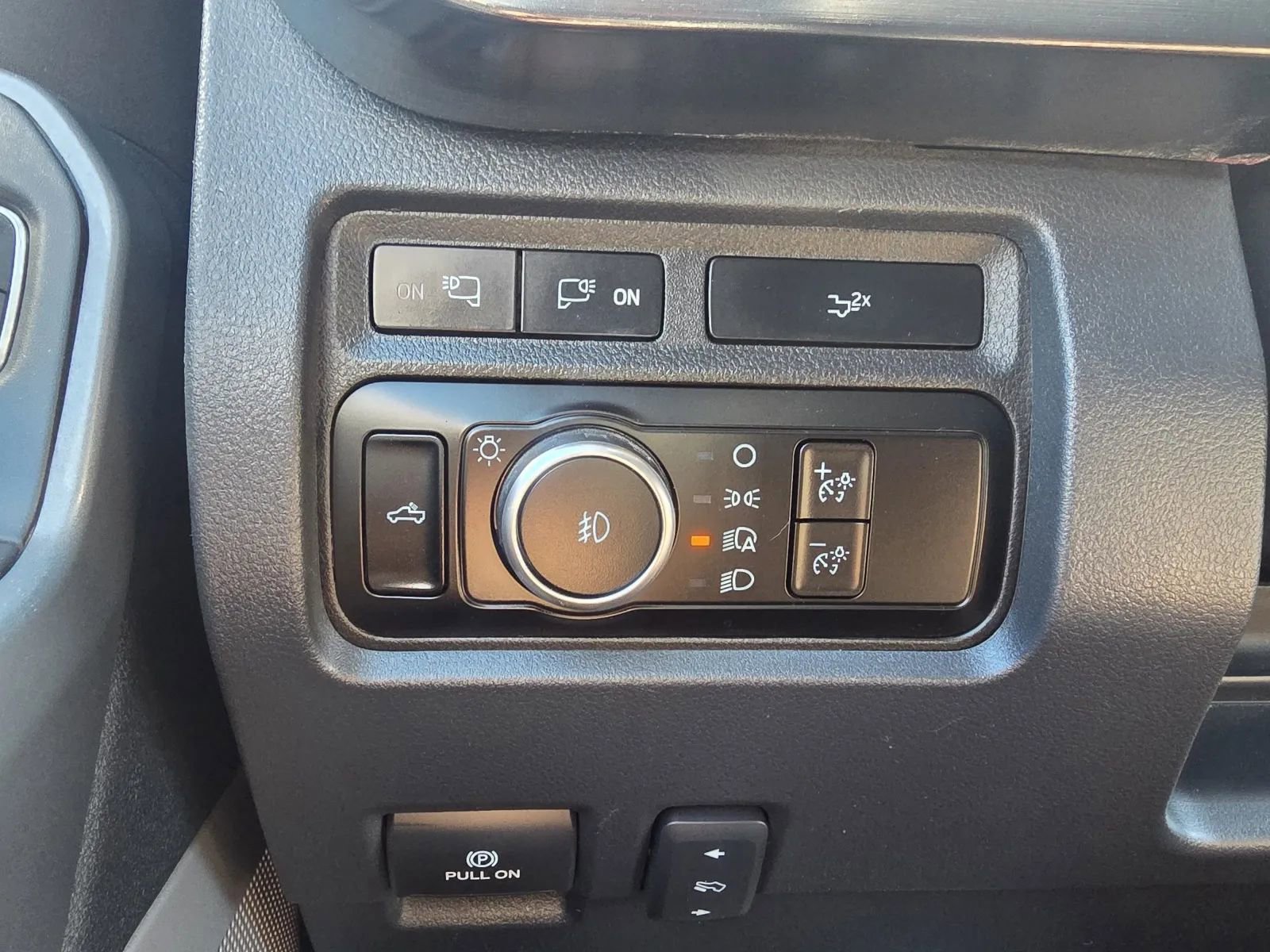 Used 2023 Ford F250 Lariat w/ FX4 Off-Road Package AWD/4WD image 23