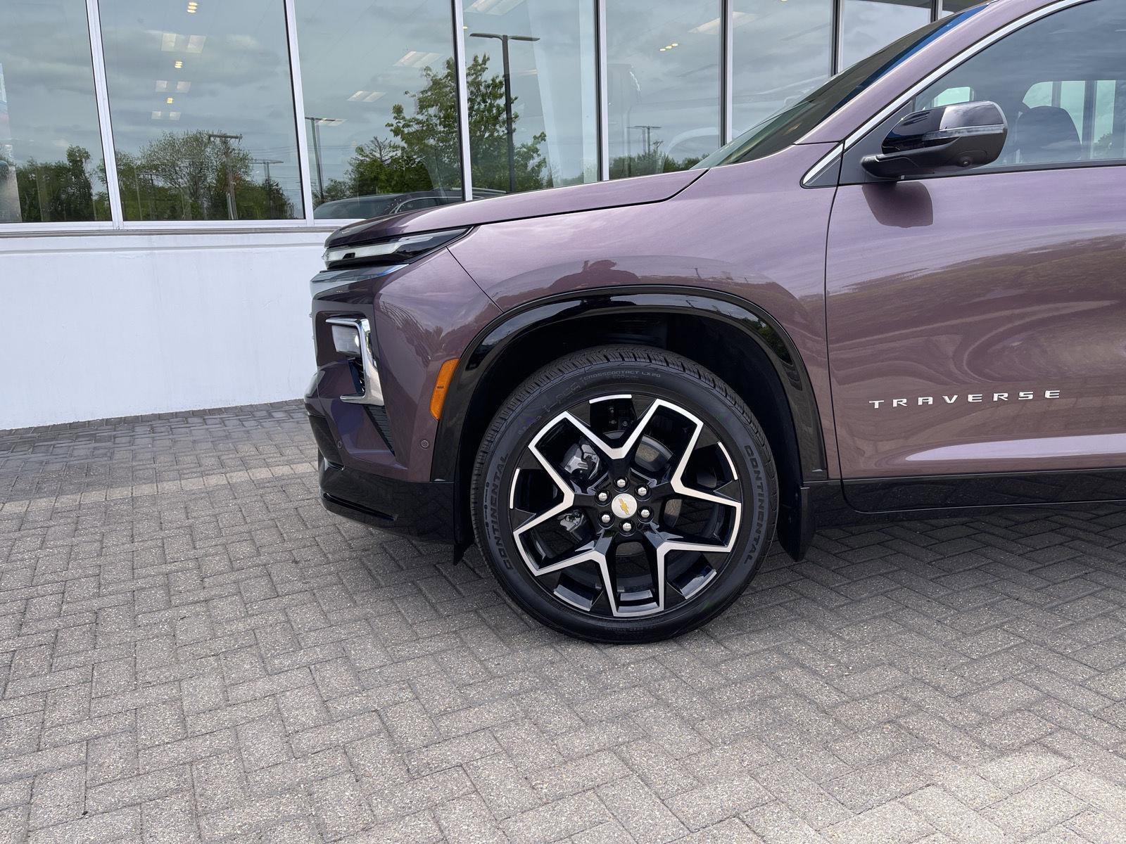 Used 2025 Chevrolet Traverse High Country w/ LPO, Floor Liner Package AWD/4WD image 9