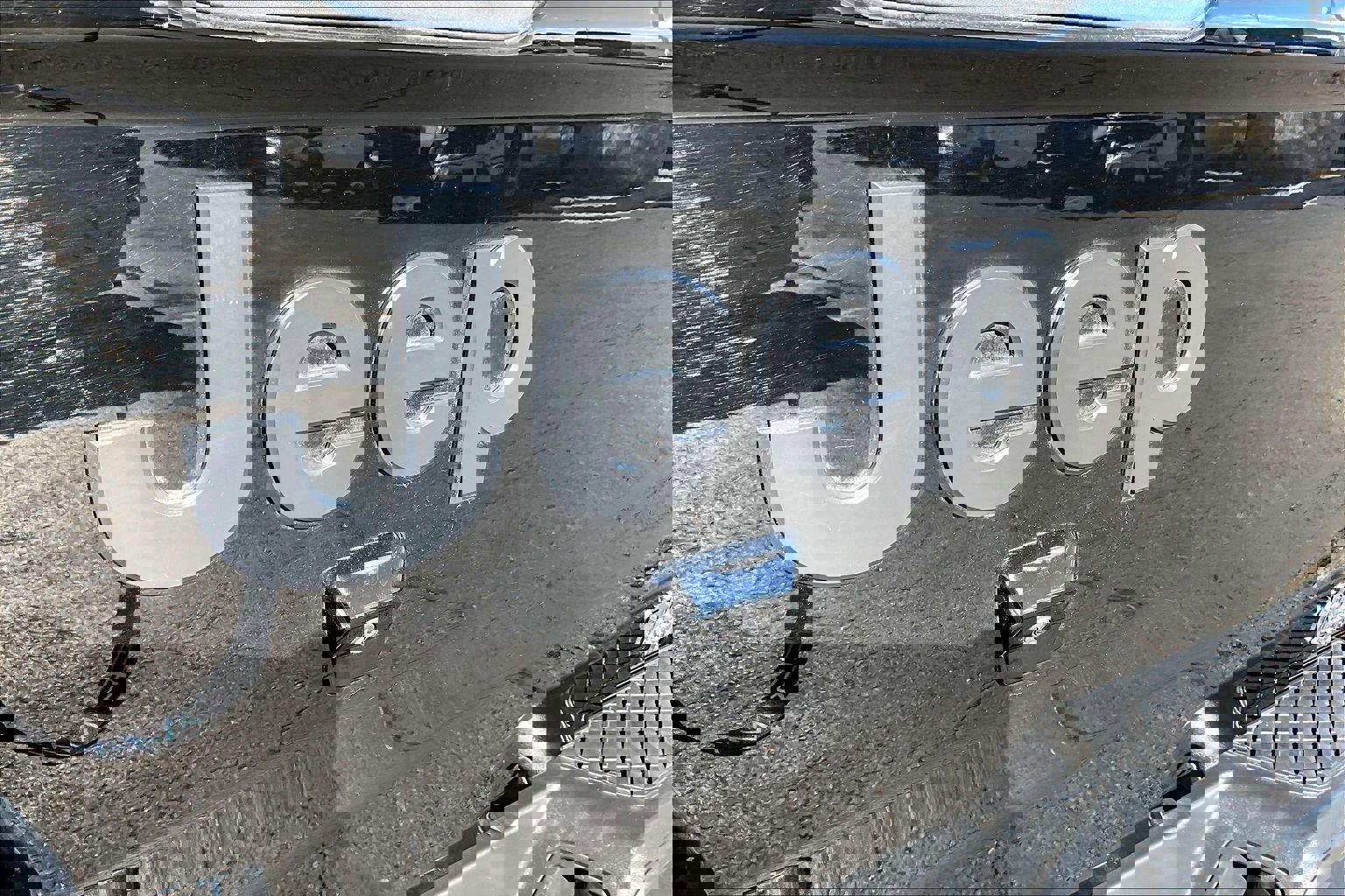 Used 2023 Jeep Gladiator Sport image 25