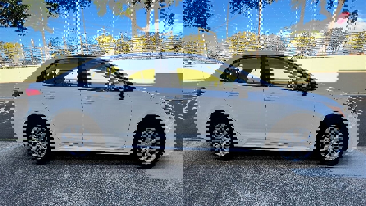 Used 2023 Toyota Corolla LE image 6