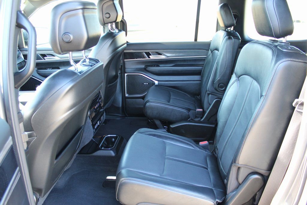 Used 2024 Jeep Wagoneer Series II image 7