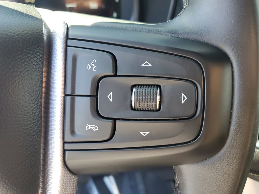 Used 2024 GMC Yukon SLT image 32