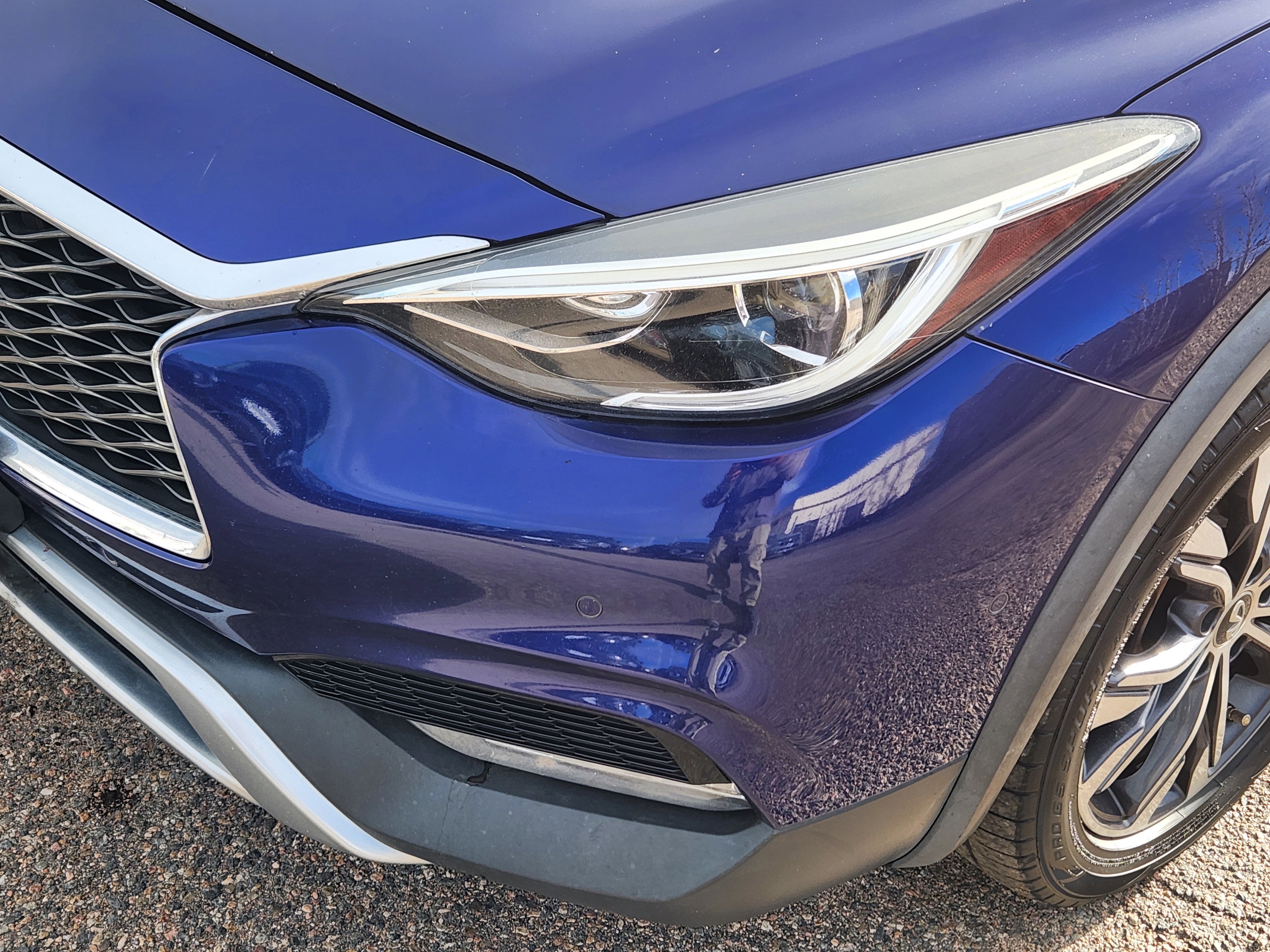 Used 2017 INFINITI QX30 Premium w/ Technology Package image 4