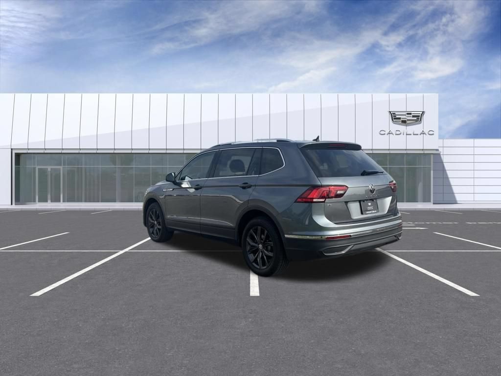 Used 2023 Volkswagen Tiguan SE w/ Panoramic Sunroof Package FWD image 4