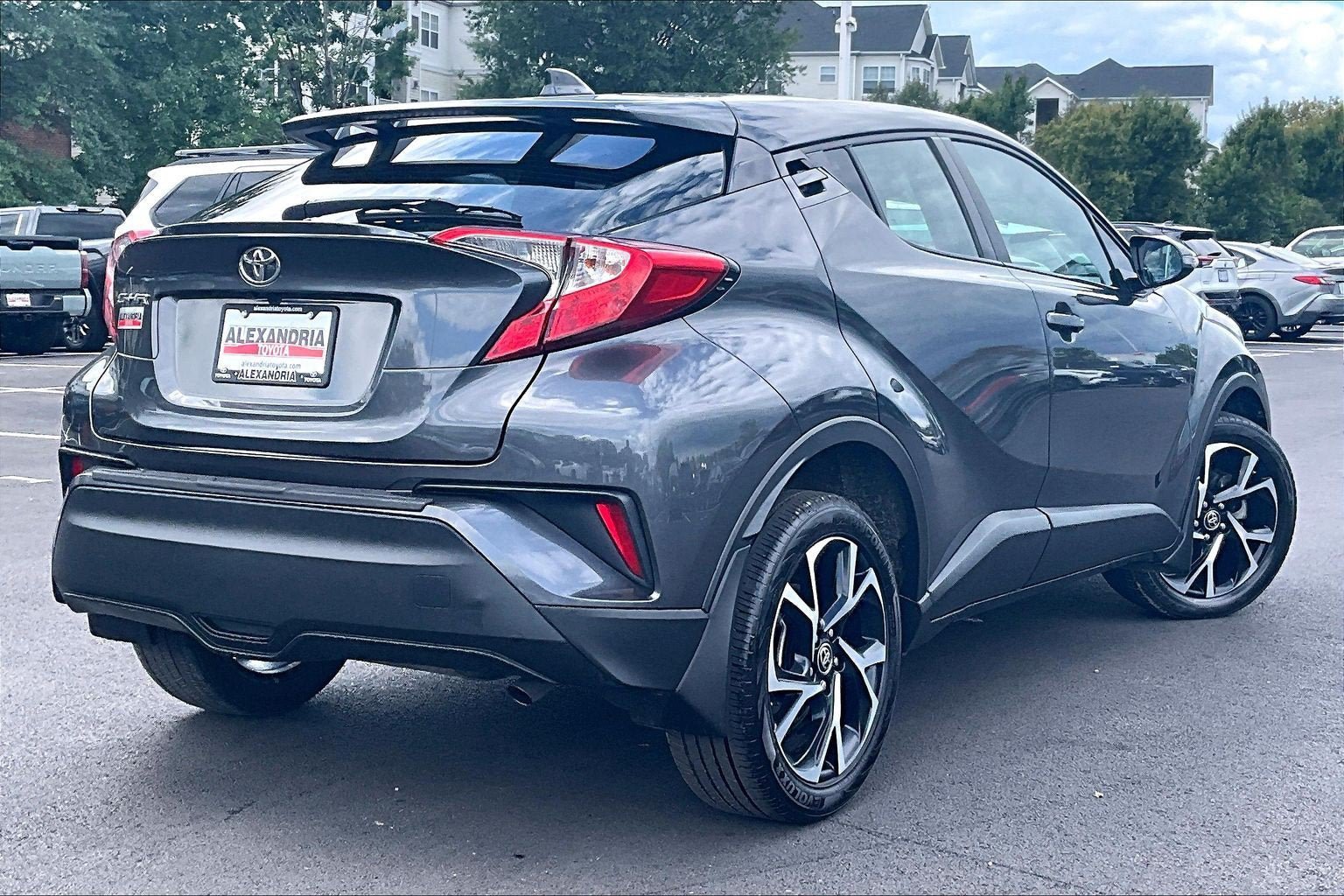 Used 2022 Toyota C-HR XLE FWD image 11