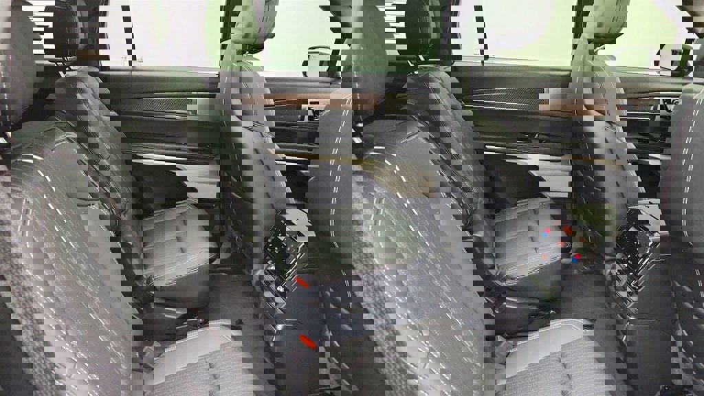 Used 2026 Cadillac Vistiq Sport image 24