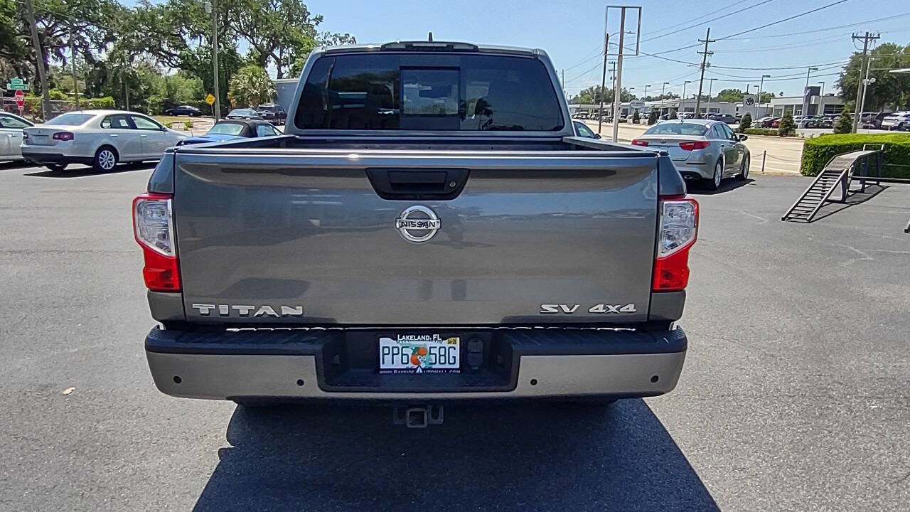 Used 2022 Nissan Titan SV w/ SV Convenience Package image 5