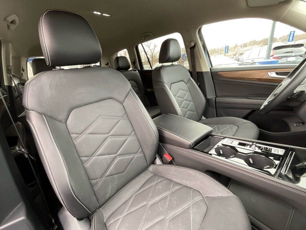 Used 2025 Volkswagen Atlas SE image 19