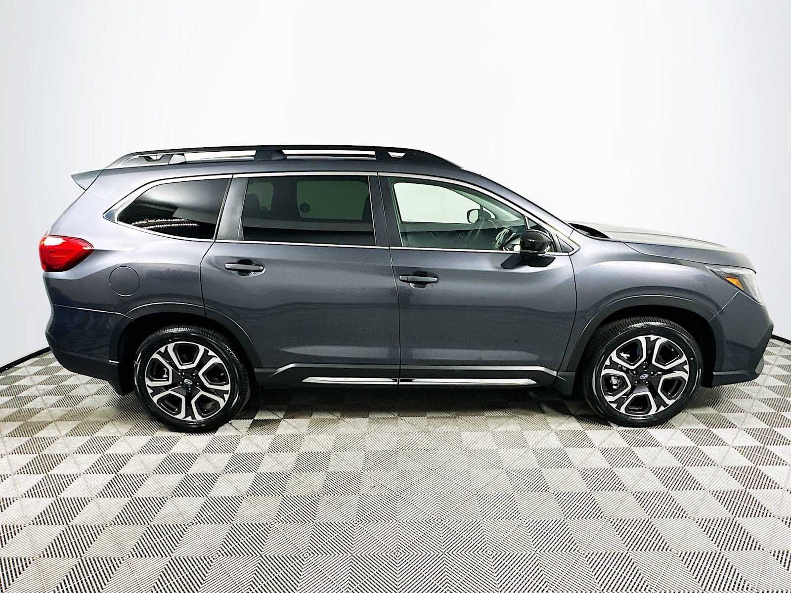 New 2025 Subaru Ascent Limited image 8