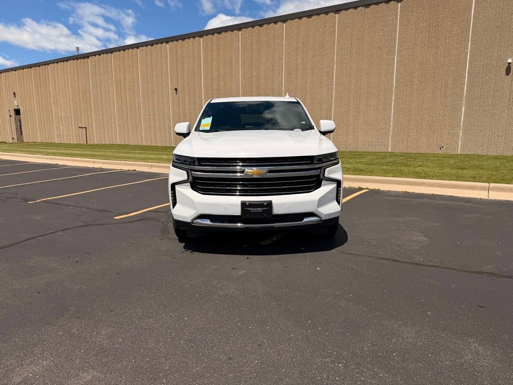 Used 2024 Chevrolet Suburban LT AWD/4WD image 3