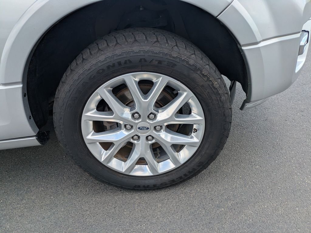 Used 2017 Ford Expedition Limited w/ Equipment Group 301A RWD image 11