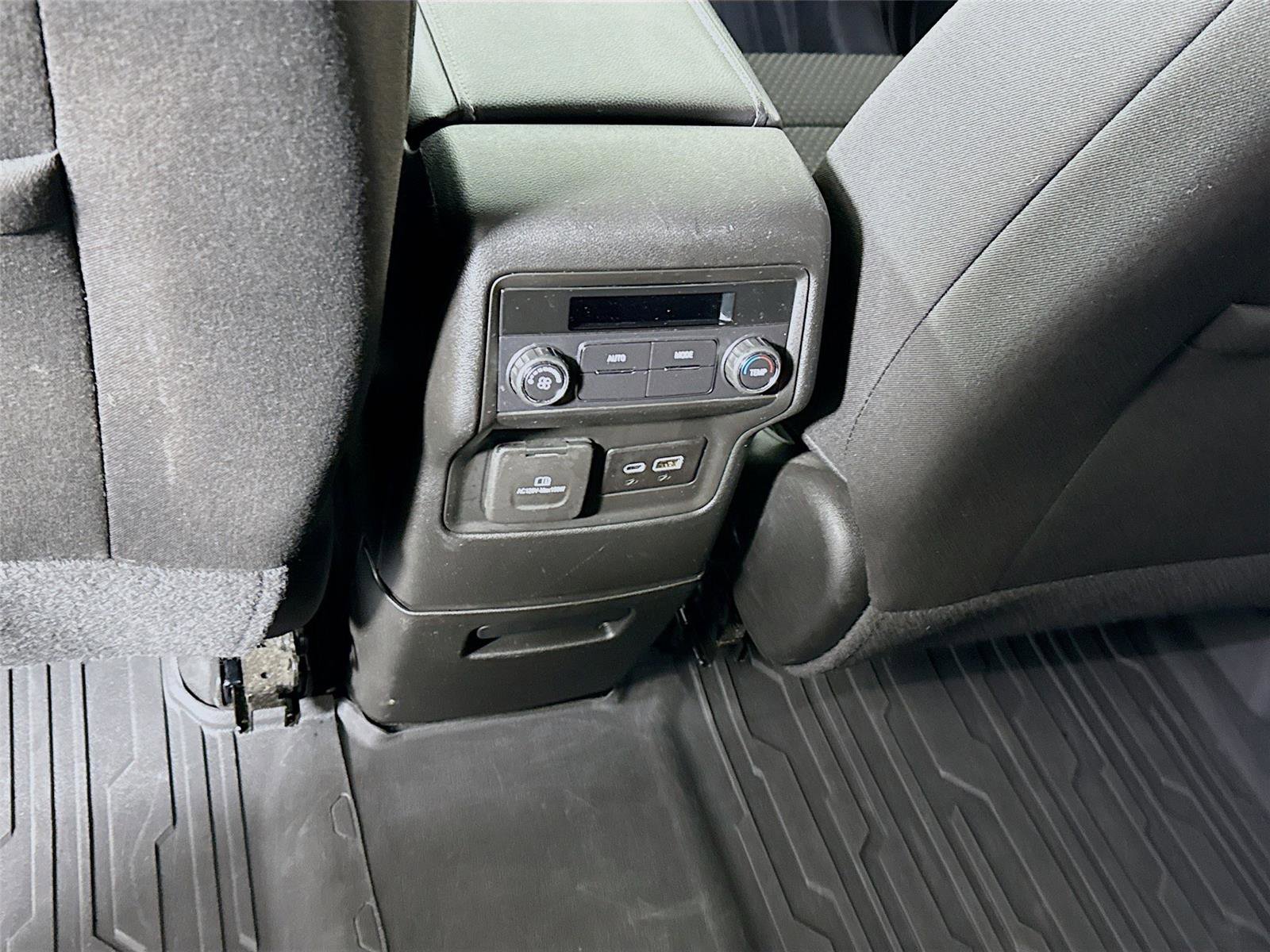 Used 2023 GMC Acadia SLE w/ Driver Convenience Package AWD/4WD image 17