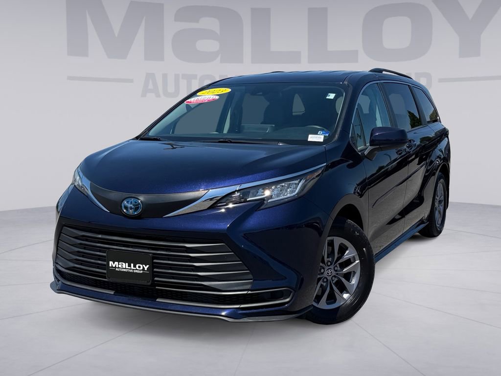 Certified 2023 Toyota Sienna LE FWD image 1
