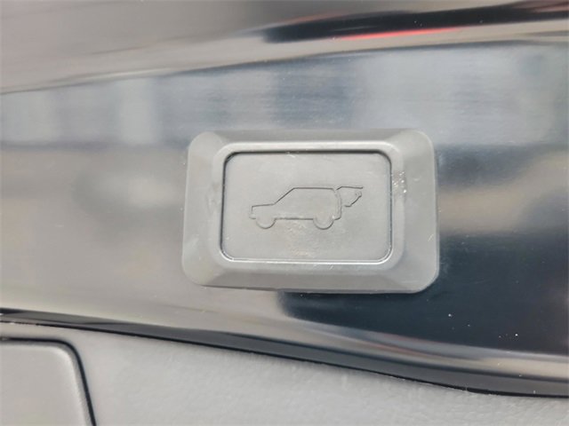 Used 2022 Toyota RAV4 XLE w/ Convenience Package image 5