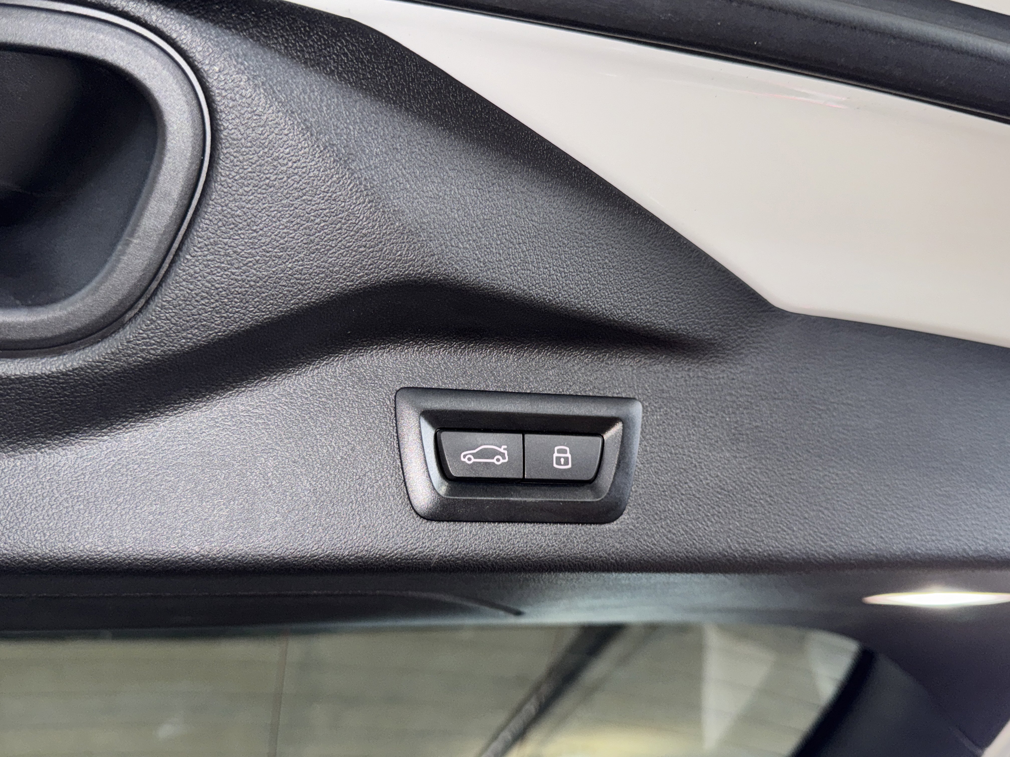 Certified 2024 BMW X7 xDrive40i image 14