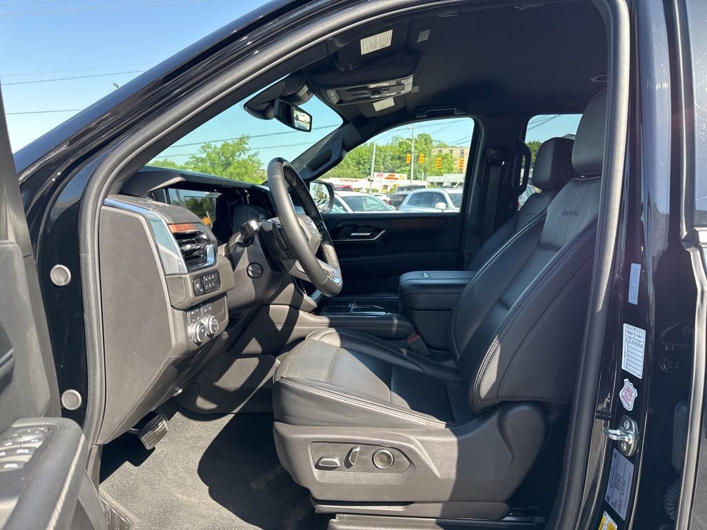 Used 2025 GMC Yukon XL Denali AWD/4WD image 15