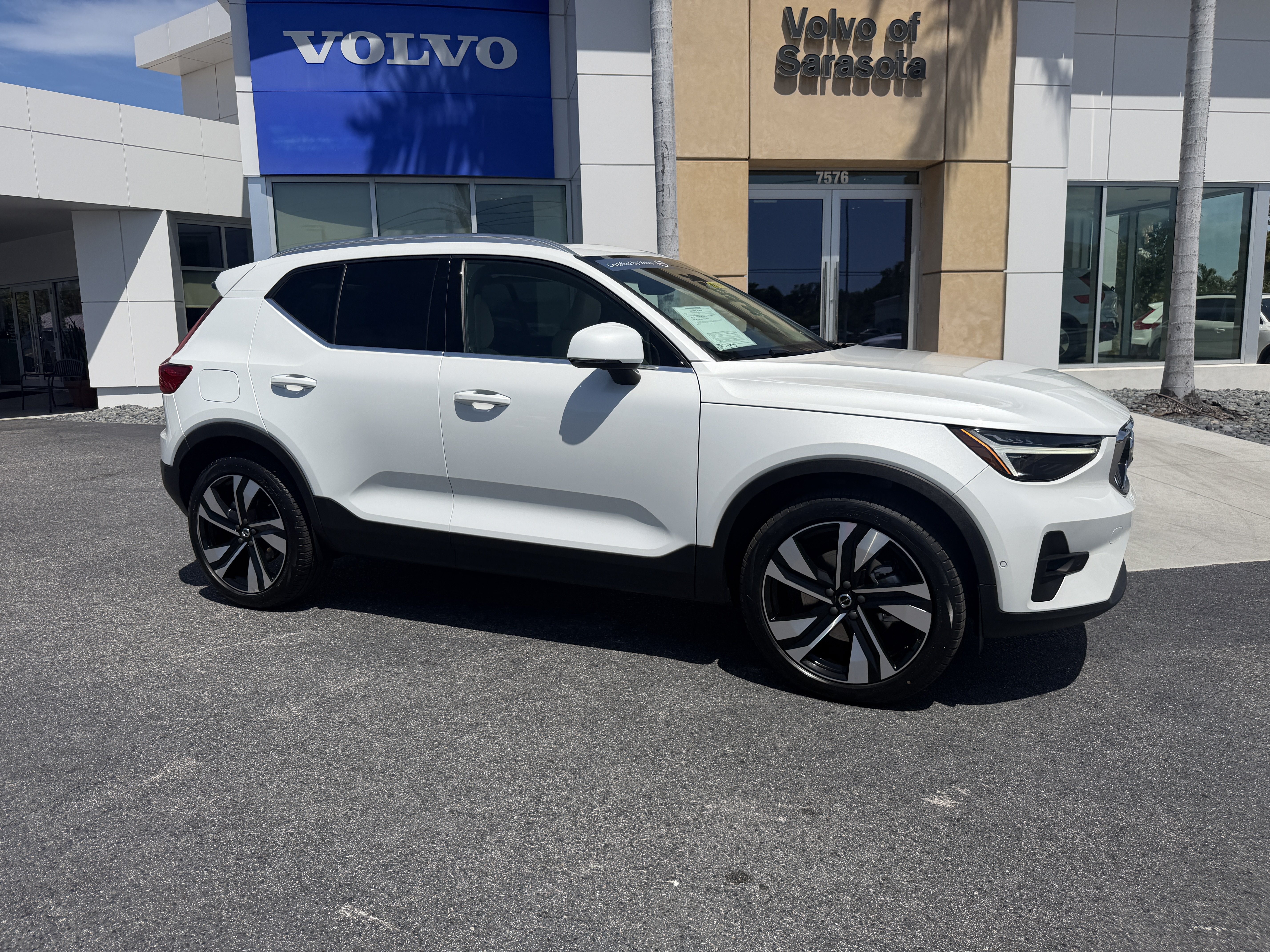 Certified 2023 Volvo XC40 B5 Ultimate w/ Protection Package Premier