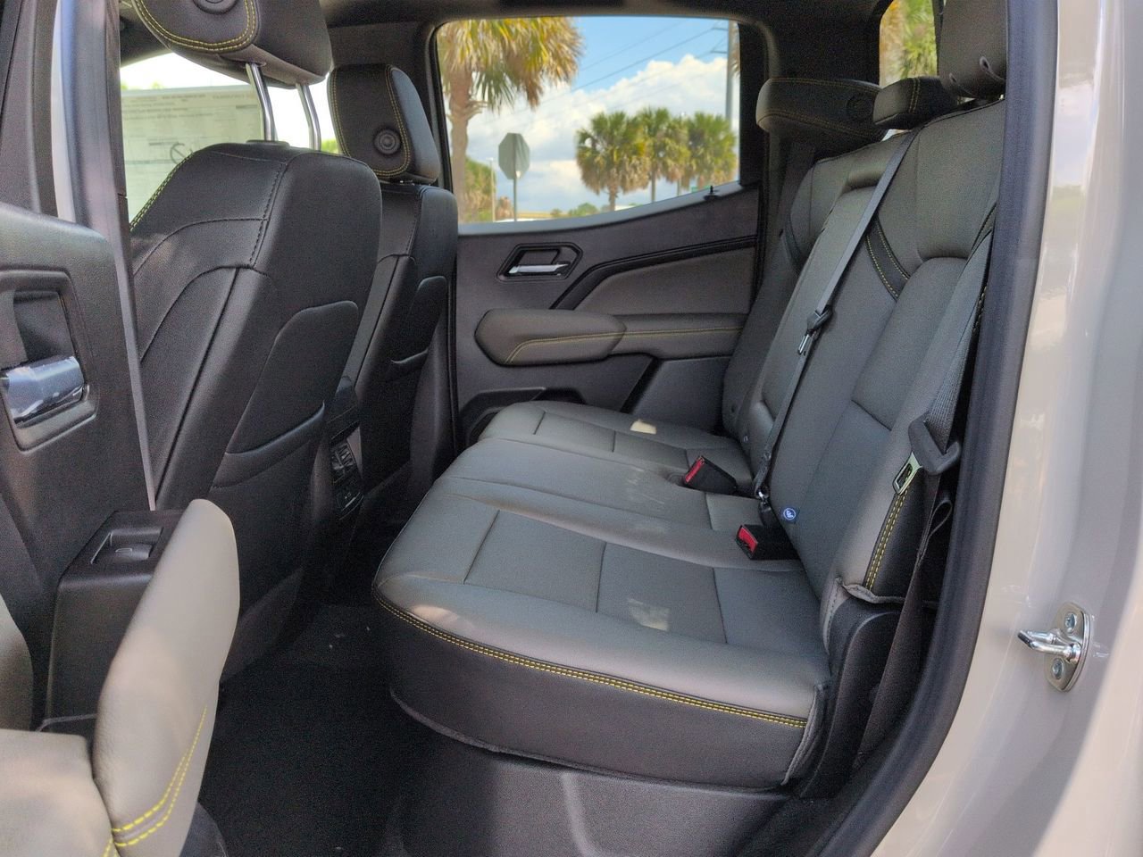 New 2026 Chevrolet Colorado ZR2 w/ Technology Package AWD/4WD image 23