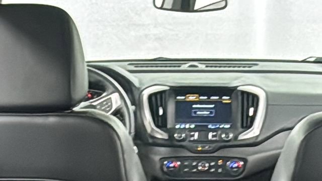 Used 2024 GMC Terrain SLT image 17