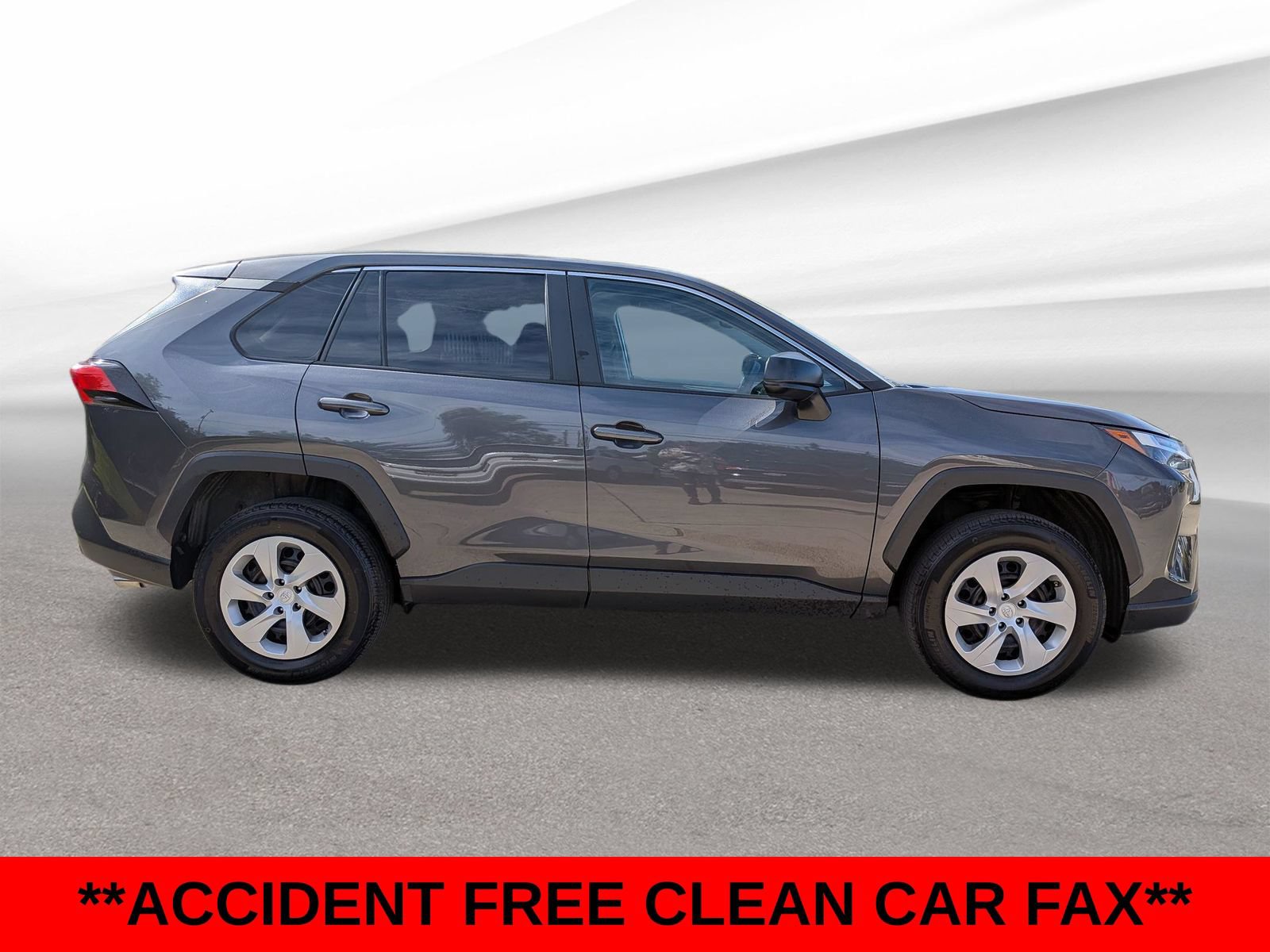 Used 2024 Toyota RAV4 LE AWD/4WD image 5