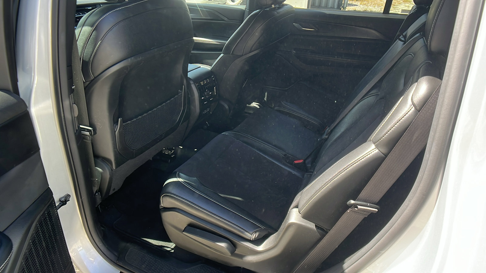 Used 2024 Jeep Grand Cherokee L Laredo image 24