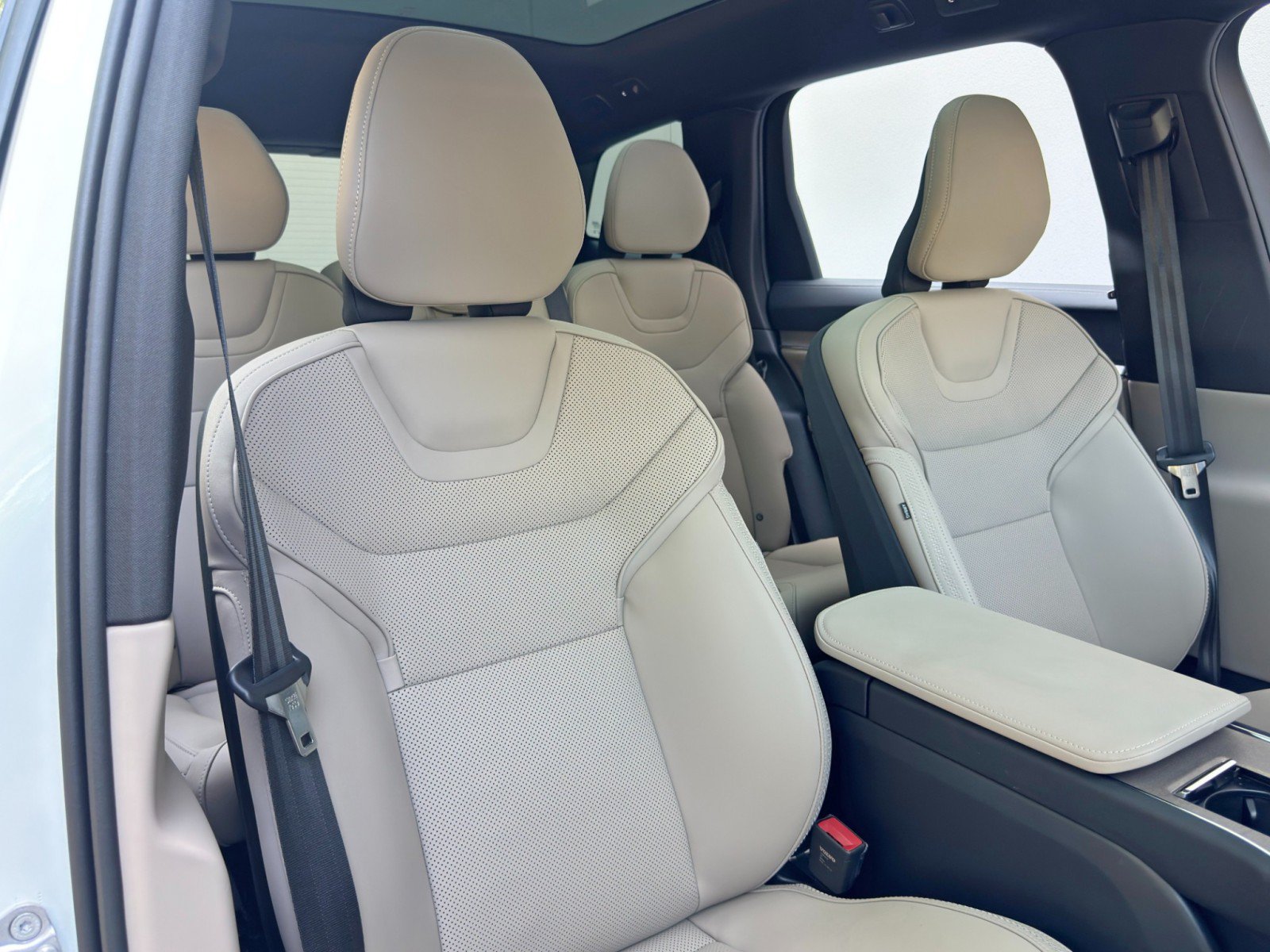 Used 2025 Volvo EX90 Ultra AWD/4WD image 34